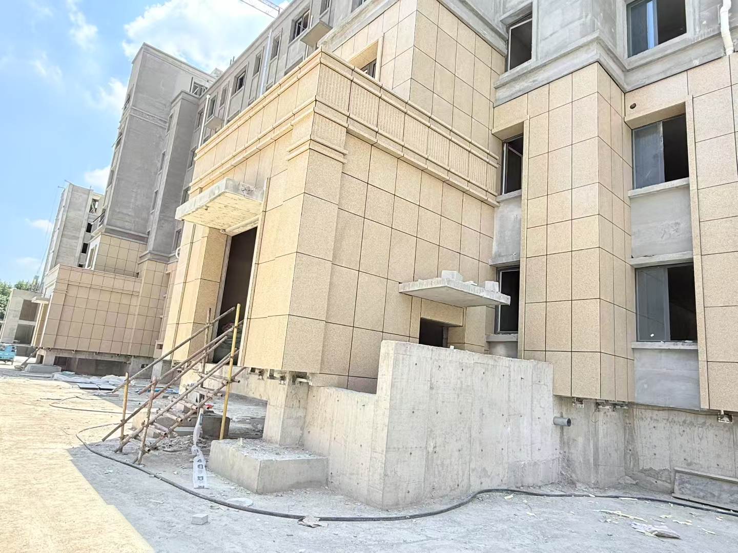 宁波 黄金麻干挂，工地实拍