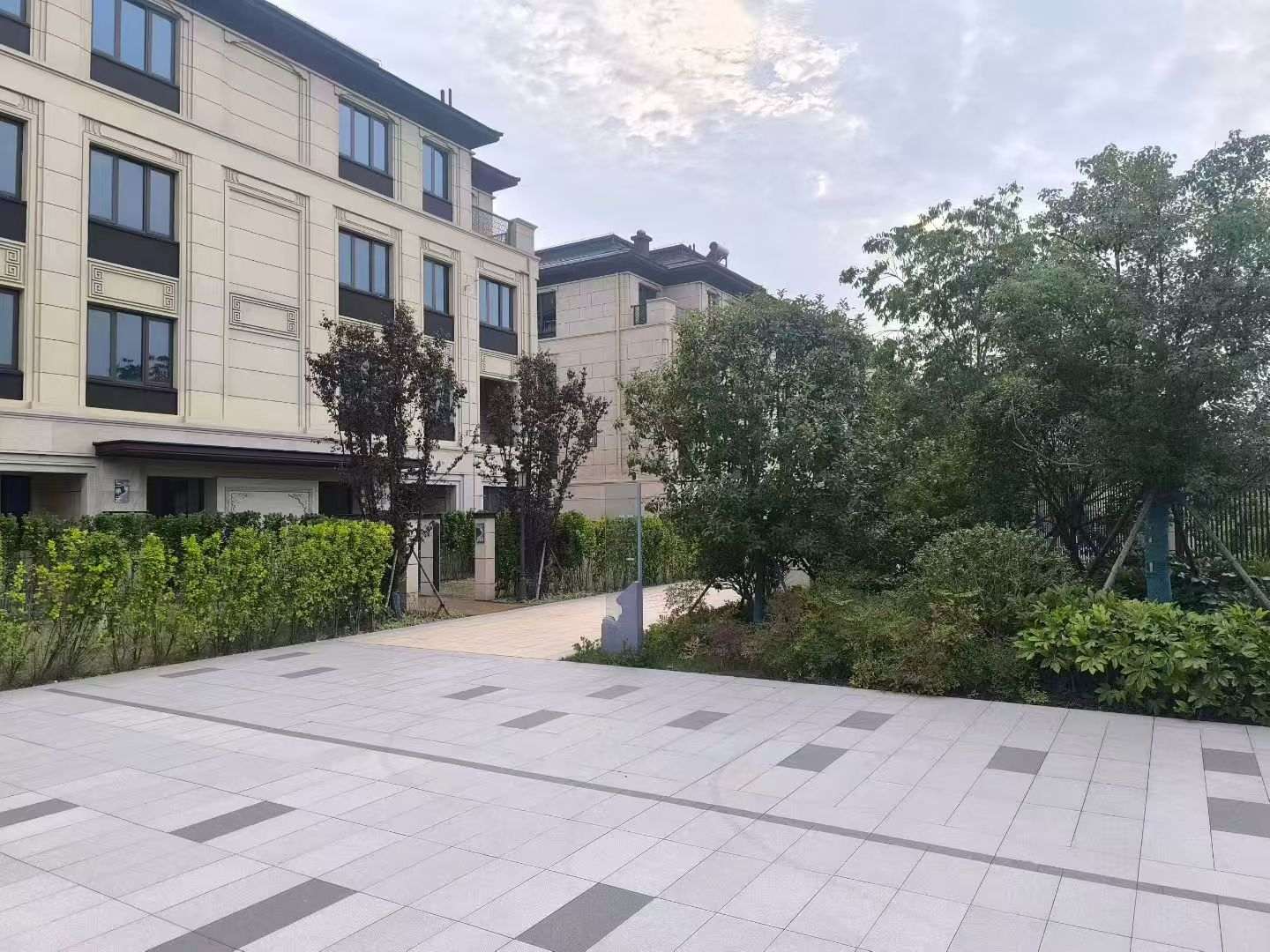 宁波 芝麻白与芝麻白搭配铺装，尺寸1200*600