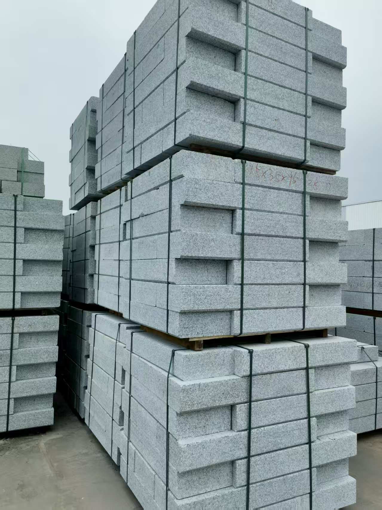 宁波 路沿石，板板正正的路沿石