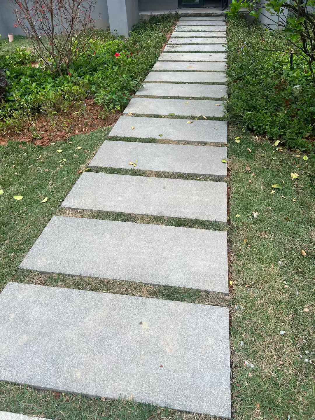 宁波 芝麻黑小区踏步、汀步石铺装效果